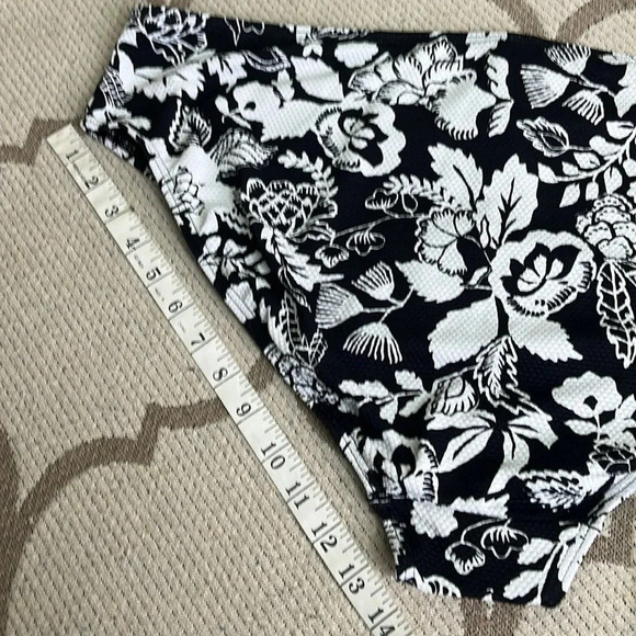 Artesands black white floral Cantata Forte Monet Mid rise bikini bottoms, 20+ - Picture 12 of 13